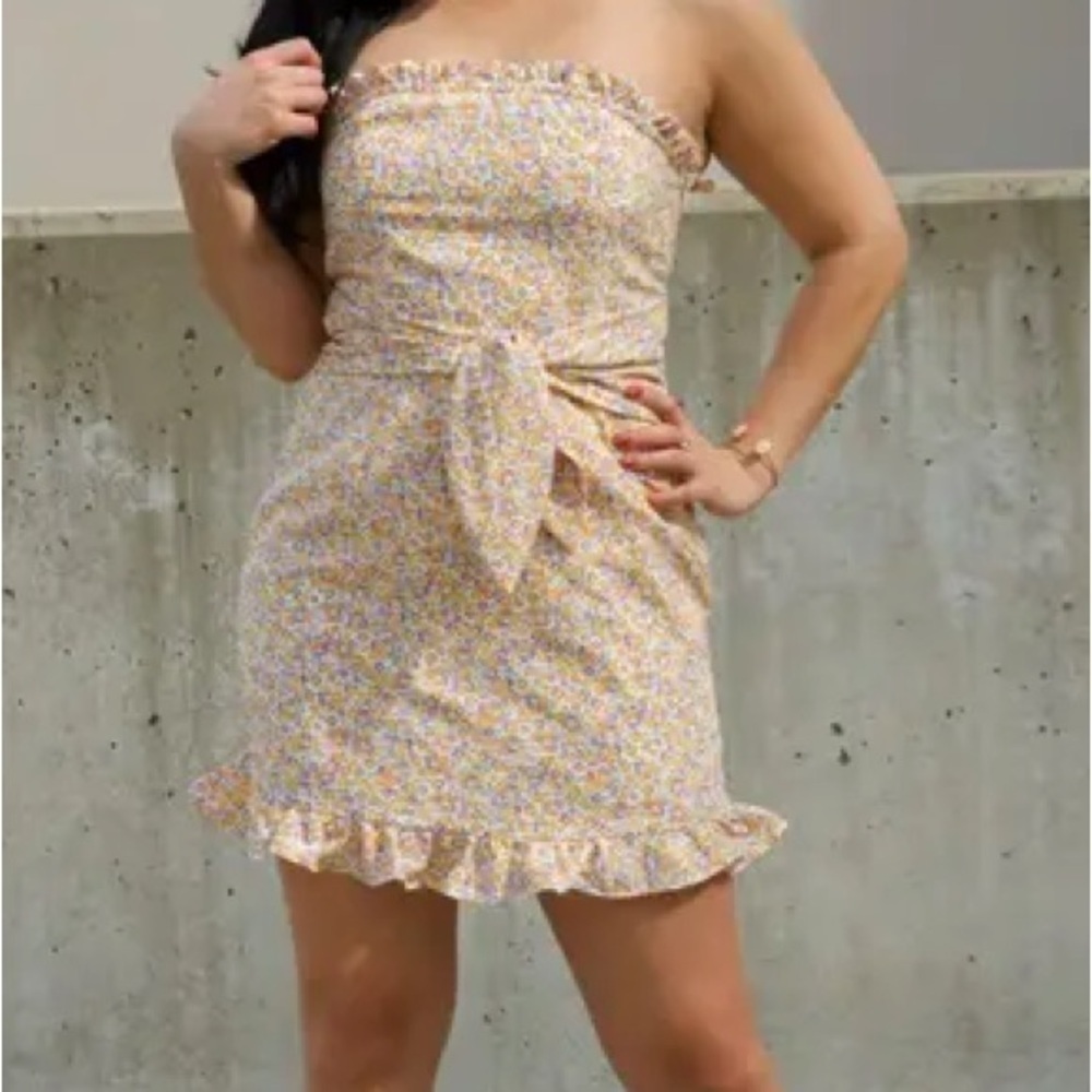 NWT Cotton Candy Flynn Strapless Floral Dress